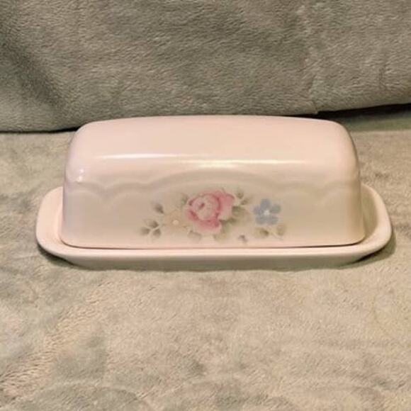 Vintage Pfaltzgraff Tea Rose 1/4 lb. Covered Butter Dish - Picture 1 of 6
